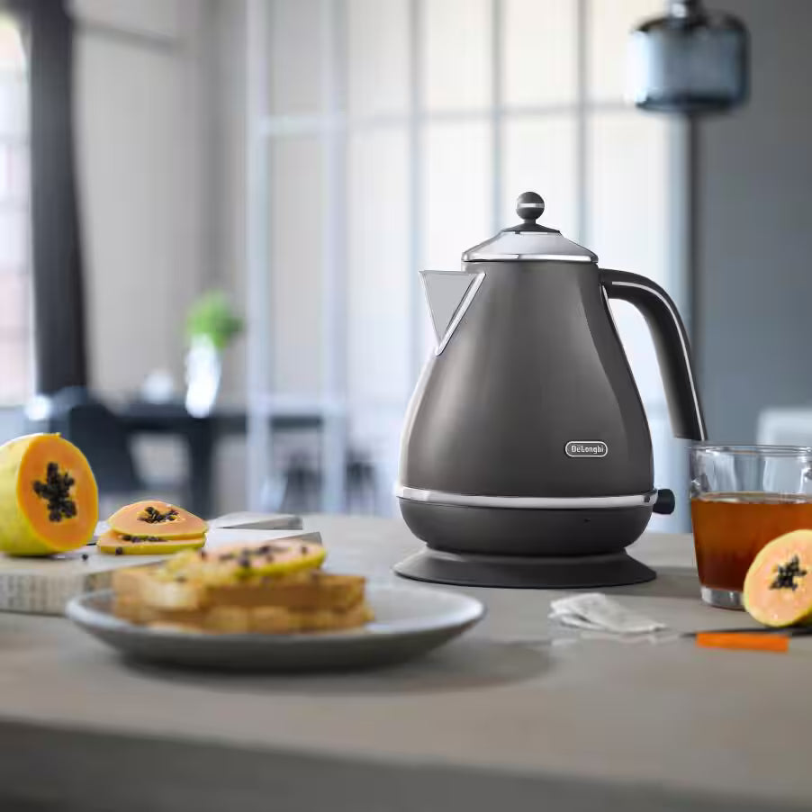 Icona Metallics Design. 3000W. 1.7L. Anti-Scale Filter. 360° Swivel Base. Glossy Grey Metallic Finish.