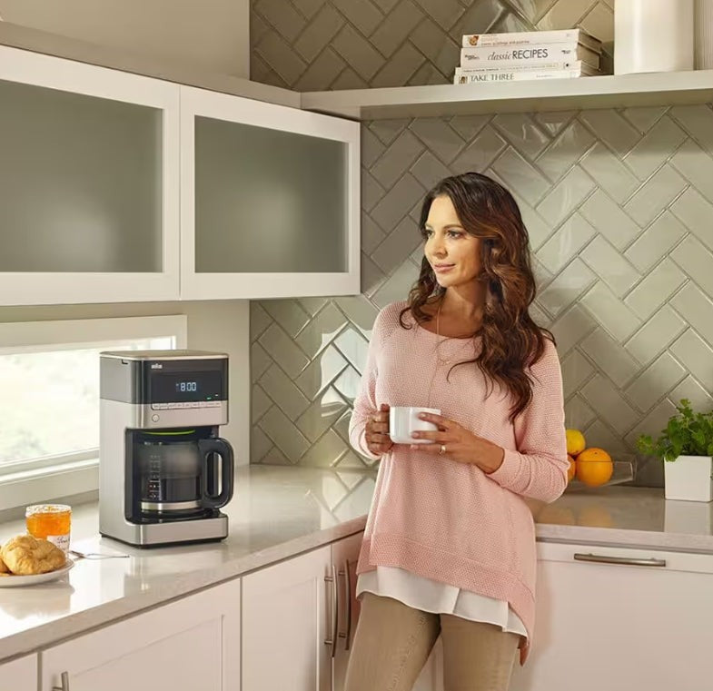 Taghareed Braun PurAroma 7 KF7120BK coffee maker with 12-cup glass carafe and digital display