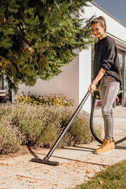 Taghareed Kärcher WD 3 S V wet & dry vacuum cleaner with 17L stainless steel container and blower function, used outdoors.