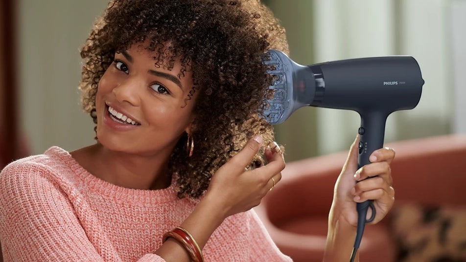 Taghareed Philips 3000 Series dark grey hair dryer with diffuser attachment drying curly hair